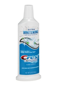 Zubná pasta COMPLETE Multi-Benefit EXTRA Whitening Bieliaca zubná pasta Crest Extra Whitening